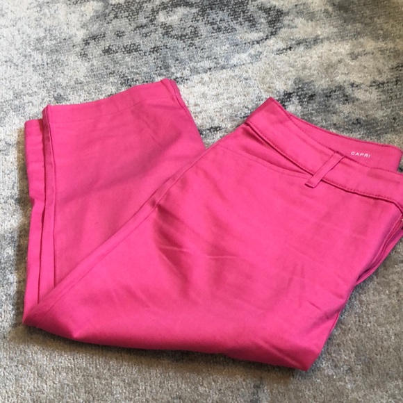 END OF YEAR SALE! | St John’s Bay Pink Capris - Picture 2 of 3